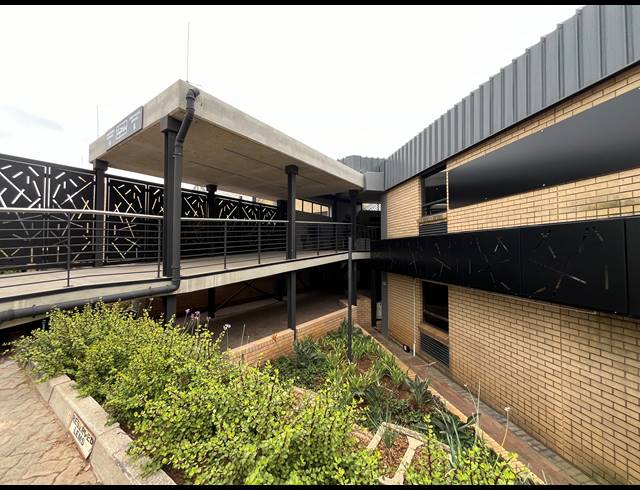 149M² OFFICE TO LET IN SUNNYROCK